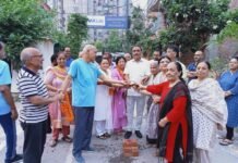 पार्षद निधि से जयपुरिया एनक्लेव गेट नंबर-2 में नाली एवं फुटपाथ कार्य का हुआ शुभारंभ