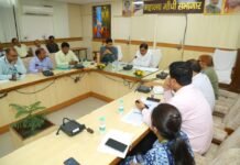 पीएम सूर्यघर मुफ्त बिजली योजना में बैंक लाभार्थियों को प्राथमिकता पर दें लोन: डीएम