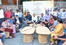 रेल चौपाल में मंडल रेल प्रबंधक ने यात्रियों ने बातचीत की