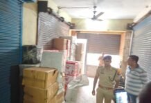अवैध पटाखा बिक्री पर पुलिस ने कसा शिकंजा, पुलिस ने पकड़ा बारूद का जखीरा