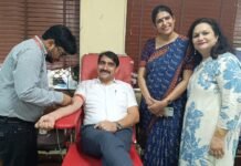 केंद्रीय स्वास्थ्य मंत्रालय के डिप्टी कमिश्नर डॉ. सुशील कुमार विमल ने किया रक्तदान, बोले आपका ब्लड लोगों को देता है नई जिंदगी