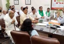साढ़े तीन घंटे चली बैठक में किसानों और वेव सिटी बिल्डर में नहीं बनी सहमति
