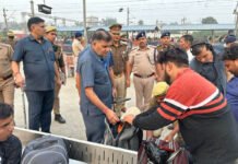 छठ पूजा को लेकर अलर्ट: जीआरपी व आरपीएफ की टीम ने चलाया चेकिंग अभियान