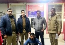 नए साल के स्वागत में कमाई के लिए बेच रहा था यूपी की शराब, आबकारी विभाग की ने दबोचा