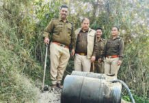 खादर क्षेत्र में सुलग रही कच्ची शराब भट्टी को आबकारी विभाग ने किया ध्वस्त