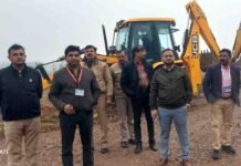 डासना और महरौली में काटी जा रही अवैध कॉलोनी में सड़कों को किया ध्वस्त