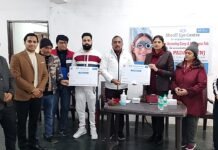 बच्चों को जिद्दी बना रहा मोबाइल, बिगड़ रही आंखों की सेहत: डॉ मनोज गोयल