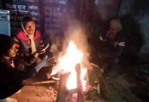 कड़ाके की ठंड में शहरवासियों के लिए निगम का अलाव बनी संजीवनी, नगर आयुक्त विक्रमादित्य सिंह मलिक ने व्यवस्थाओं को बढ़ाने का दिया निर्देश