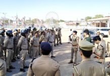 ईद, नवरात्रि और रामनवमी को लेकर गाजियाबाद पुलिस सतर्क, शहरभर में फ्लैग मार्च