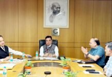 ग्रेटर नोएडा के औद्योगिक क्षेत्रों में सफाई अभियान तेज, उद्यमियों की समस्याओं के समाधान के लिए प्राधिकरण ने कसी कमर ACEO सौम्य श्रीवास्तव बोले उद्यमियों को सुविधाएं देने के लिए हम पूरी तरह प्रतिबद्ध