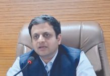 जब पार्षद हो गए जिद्दी तब नगर आयुक्त विक्रमादित्य सिंह मलिक ने पढ़ाया सेल्फ सस्टेनेबल यानी आत्मनिर्भरता का पाठ कहा तय करिये हमें सोशलिज्म कम्युनिज्म वाली आइडियोलॉजी पर चलना है या फिर डेवलपमेंट वाली आइडियोलॉजी चाहिये