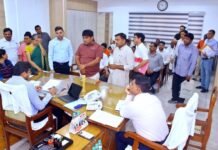 हर शिकायत का समाधान तय, जनसुनवाई में डीएम दीपक मीणा का सख्त संदेश