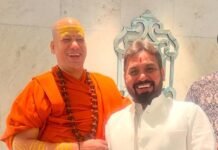 निरंजनी अखाड़े के महामंडलेश्वर स्वामी कैलाशानंद गिरी महाराज का दुबई दौरा, हिंदू धर्म और कुंभ के आयोजन पर अहम चर्चा