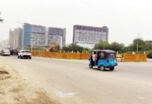 चार मूर्ति चौक पर अंडरपास का कार्य तेज, 60 मीटर रोड पर डायवर्जन