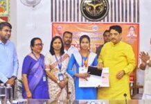 गाजियाबाद में मेधावी छात्रों का हुआ सम्मान: कैबिनेट मंत्री ने दी सफलता की प्रेरणा