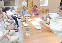 गृहकर बढ़ोतरी पर महापौर ने निगम अधिकारियों के साथ किया मंथन