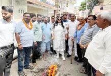 सीवर संकट का स्थायी समाधान शुरू, 13 जगह बदली जा रही हैं पुरानी लाइनें, पार्षदों ने किए कार्यों का शुभारंभ