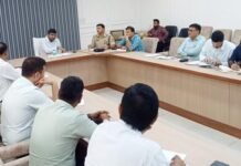 जिलाधिकारी दीपक मीणा का अल्टीमेटम, अगली बैठक से पहले हो हर शिकायत का समाधान