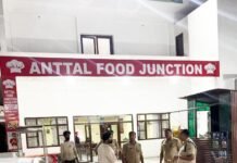 बिजनौर में शराब माफिया पर ‘सर्जिकल स्ट्राइक’: आबकारी विभाग की कार्रवाई से मचा हड़कंप, ढाबों-होटलों पर चला कानून का डंडा