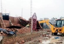 लोनी में चला जीडीए का बुलडोजर, अवैध कॉलोनियों पर बरसी कार्रवाई की गाज