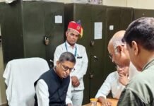 चार्ज संभालते ही एक्शन में दिखे DM कपिल सिंह, निरीक्षण के बाद की बैठक कहा लापरवाही और भ्रष्टाचार पर रहेगा जीरो टॉलरेंस, सरकारी योजनाओं के क्रियान्वयन में पूरा योगदान दें कर्मचारी और अधिकारी