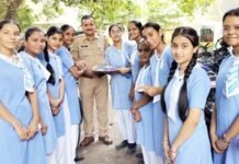 रोज़ बेल पब्लिक स्कूल की छात्राओं ने बांधी तिरंगे रंग की राखी