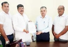 शिक्षक प्रतिनिधि मंडल ने उप शिक्षा निदेशक को सौंपा ज्ञापन