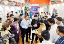ग्रेटर नोएडा के स्टॉल पर उमड़ी युवाओं की भीड़, पीएम-सीएम और बॉलीवुड सितारे भी हुए मंत्रमुग्ध
