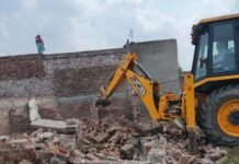 गाजियाबाद के सिद्धार्थ विहार डूब क्षेत्र में बुलडोजर का हल्लाबोल
