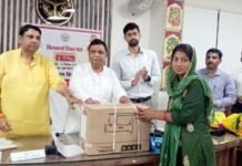 विश्वकर्मा दिवस पर सांसद और विधायक ने लाभार्थियों को टूल किट और चेक वितरित कर बढ़ाया स्वरोजगार को प्रोत्साहन