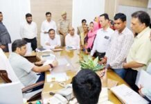 जनसुनवाई में उमड़ा जनसैलाब, जिलाधिकारी रविन्द्र कुमार माँदड़ ने सुनी फरियादें
