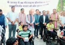 डॉ. लक्ष्मीकांत बाजपेयी ने दिव्यांगजनों को 40 अत्याधुनिक व्हीलचेयरें वितरित की