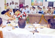 जनपद को सुधारो, सिर्फ फाइलों में योजनाएं न चलाओ: अतुल गर्ग