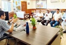 जनता दर्शन में नगर आयुक्त ने सुनी लोगों की समस्याएं, दिए तत्काल समाधान के निर्देश