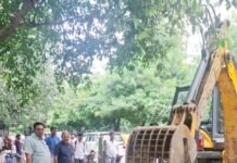 इंदिरापुरम की शिप्रा सन सिटी रोड से हटाया गया 15 साल पुराना अतिक्रमण