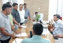 डीएम रविन्द्र कुमार माँदड़ ने नागरिकों की समस्याओं को दिया संवेदनशील और गुणवत्तापूर्ण निस्तारण का आश्वासन