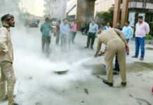 दीपावली पर्व से पहले अग्नि सुरक्षा की मिसाल: फायर सर्विस ने मॉक ड्रिल से लोगों को किया जागरूक