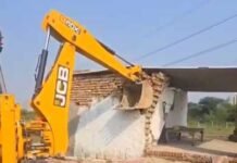 हिंडन नदी डूब क्षेत्र में जीडीए ने अवैध कॉलोनी और प्लाटिंग कार्य किया ध्वस्त