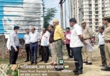 राजनगर एक्सटेंशन में सड़क निर्माण कार्यों की समीक्षा: जीडीए उपाध्यक्ष अतुल वत्स ने ठेकेदारों को लगाई फटकार