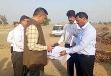 यीडा सीईओ राकेश कुमार सिंह ने 60 मीटर रोड का निरीक्षण किया, 30 मीटर रोड के अतिक्रमण को हटाने के दिए निर्देश