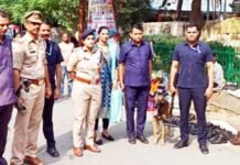 दिवाली पर सुरक्षा के पुख्ता इंतजाम: एसीपी उपासना पांडेय ने डॉग स्क्वाड के साथ संभाली मोर्चा, सिहानी गेट क्षेत्र में चला विशेष चेकिंग अभियान