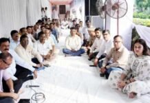 राष्ट्रपिता महात्मा गांधी और पूर्व प्रधानमंत्री लाल बहादुर शास्त्री को जीडीए परिसर में दी गई भावपूर्ण श्रद्धांजलि
