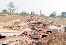 61 बीघा में अवैध कॉलोनियों का ध्वस्तीकरण, बुलडोजर से तोड़े साईट ऑफिस और इंटरलॉकिंग सड़कें