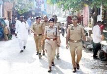 त्योहारों के दौरान सुरक्षा व्यवस्था मजबूत, नंदग्राम पुलिस अलर्ट, एसीपी उपासना पांडेय ने पैदल गश्त कर लोगों से किया संवाद