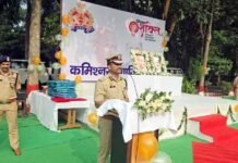 राष्ट्रपिता गांधी और शास्त्री को पुलिस ने दी श्रद्धांजलि, कर्मठता की शपथ से हुई प्रेरणा