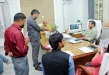 डीएम ने जनसुनवाई में सुनी जनता की समस्याएं, अधिकारियों को दिए सख्त निर्देश- ‘शिकायतों का करें शत-प्रतिशत गुणवत्तापूर्ण निस्तारण ‘