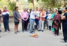 वैशाली सेक्टर-1 में सड़क निर्माण कार्य का शुभारंभ, क्षेत्रवासियों में हर्ष का माहौल