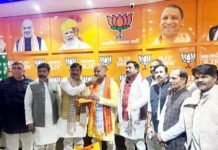 बिहार चुनाव में एनडीए की प्रचंड जीत का गोसाईंगंज में भव्य जश्न, खब्बू तिवारी के कार्यालय पर उमड़ा जनसैलाब