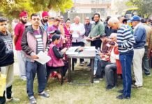 वैशाली में बीएलओ बैठक में उमड़ी भीड़: मॉडर्न स्कूल बना मतदाता सुविधा केंद्र, फॉर्म जमा करने वालों की लगी कतार
