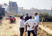 राजनगर एक्सटेंशन में सड़कों के निर्माण कार्यों में नई गति, लंबे समय से रुके कार्य हुए शुरू